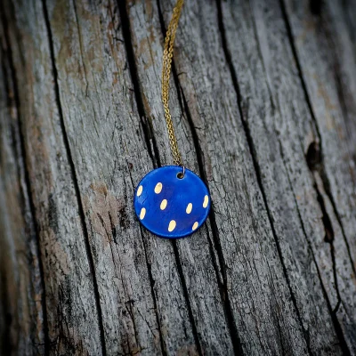 076